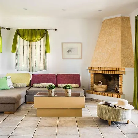 Marina Ai Helis Willa *