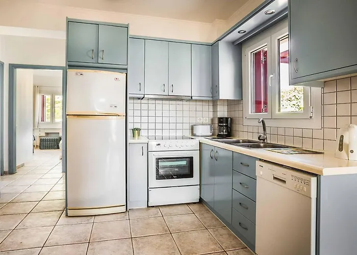 Marina Ai Helis * Svoronata